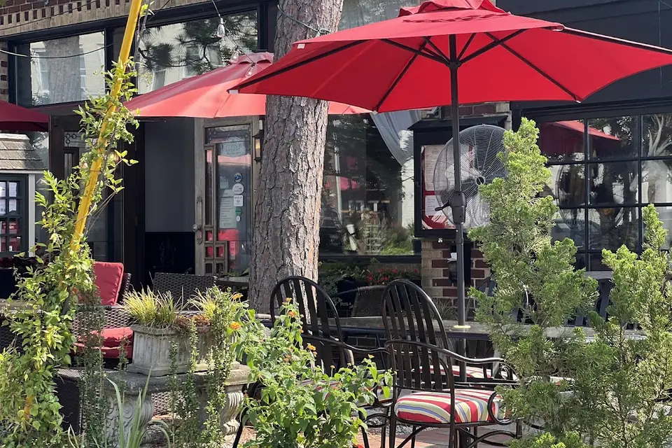 Ashten's Restaurant and Bar
